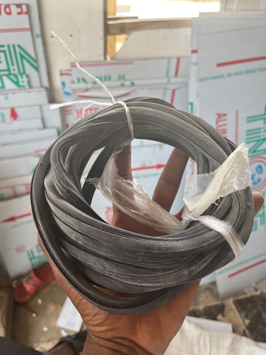 GLAZING RUBBER